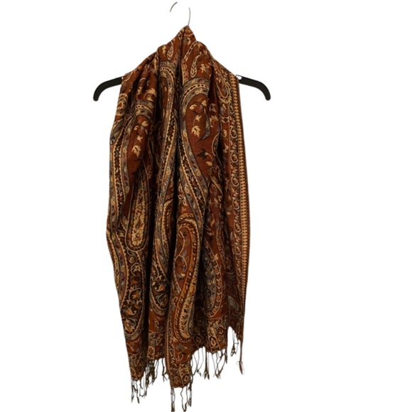 Pashmina with Fringes. Paisley. Multicolor